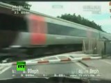 Police chase video: Thief smashes car through rail crossing