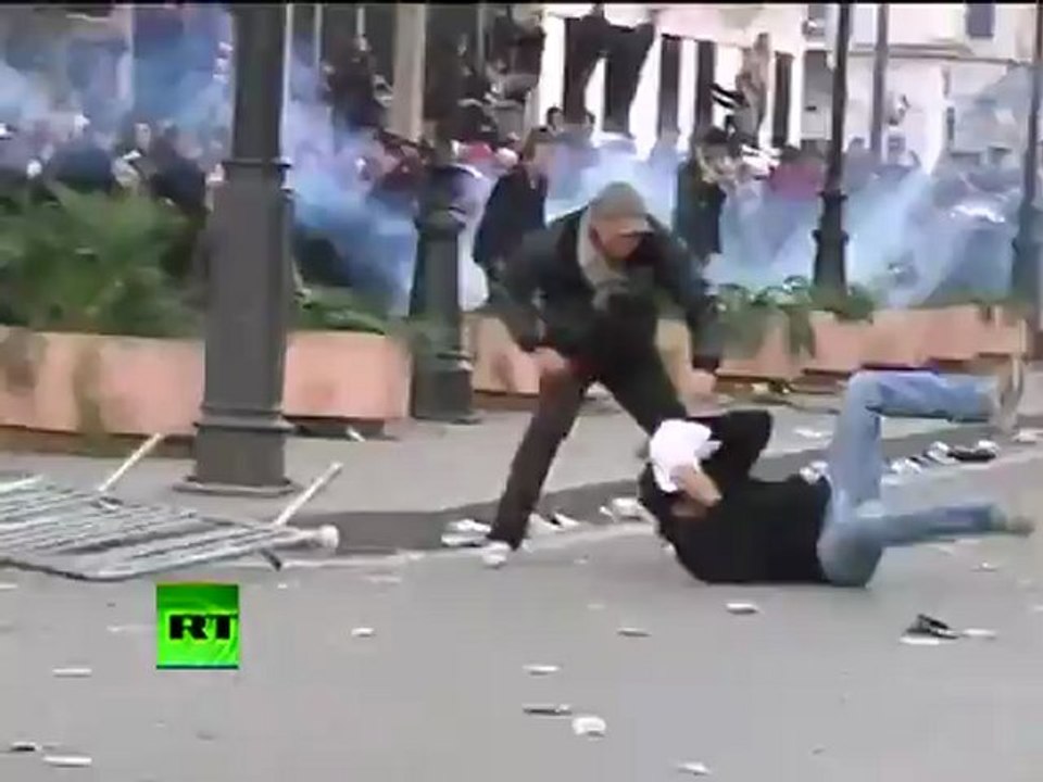 Fresh fierce clashes in Tunisia as cops fire tear gas, govt dismissed