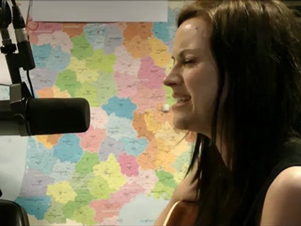 Amy Macdonald - Bruce Springsteen Cover - Session Acoustique OÜI FM
