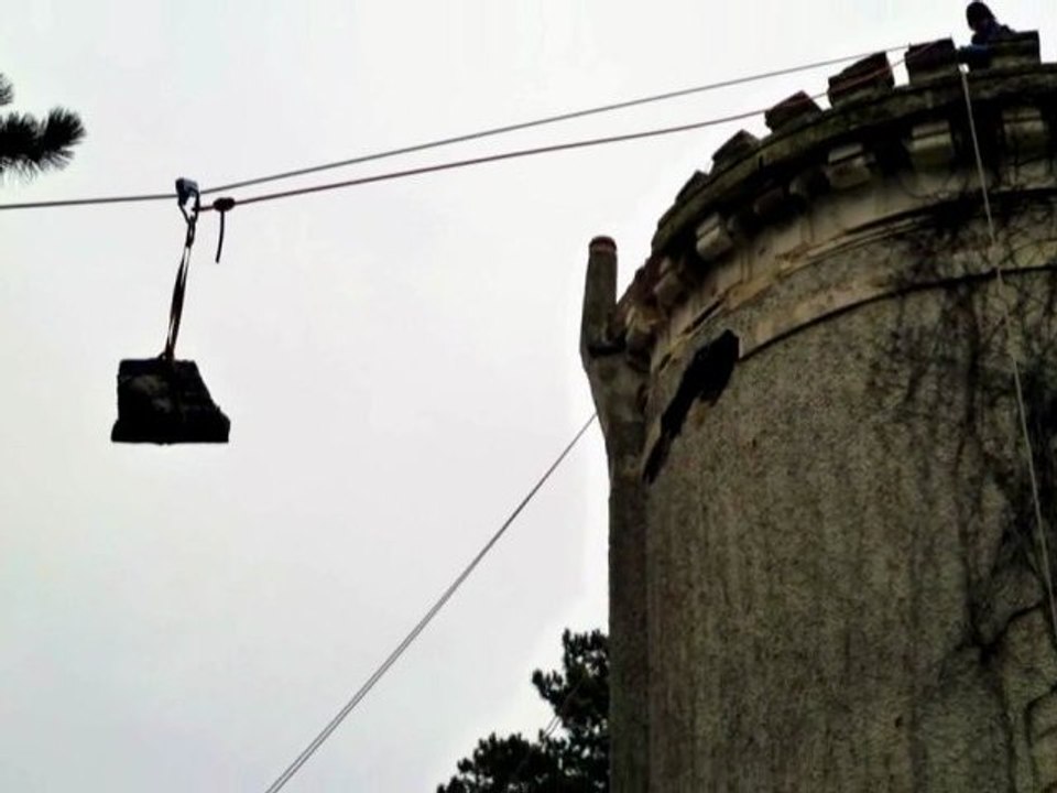 PURGE DELICATE D'UNE TOUR CRENELEE (LOUL)