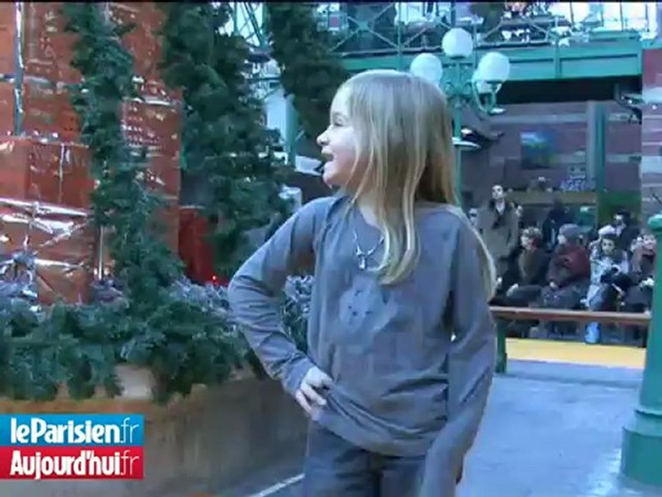 Un défilé haute couture aux Puces de Saint-Ouen