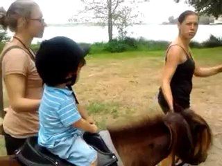 1ere promenade en poney !!