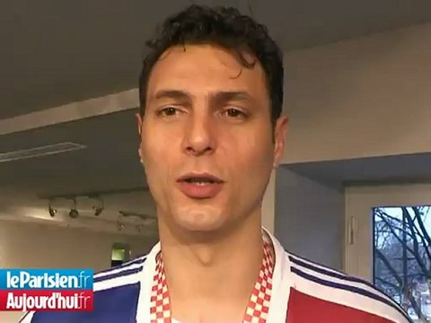 Handball : les Experts offrent un maillot à Sarkozy