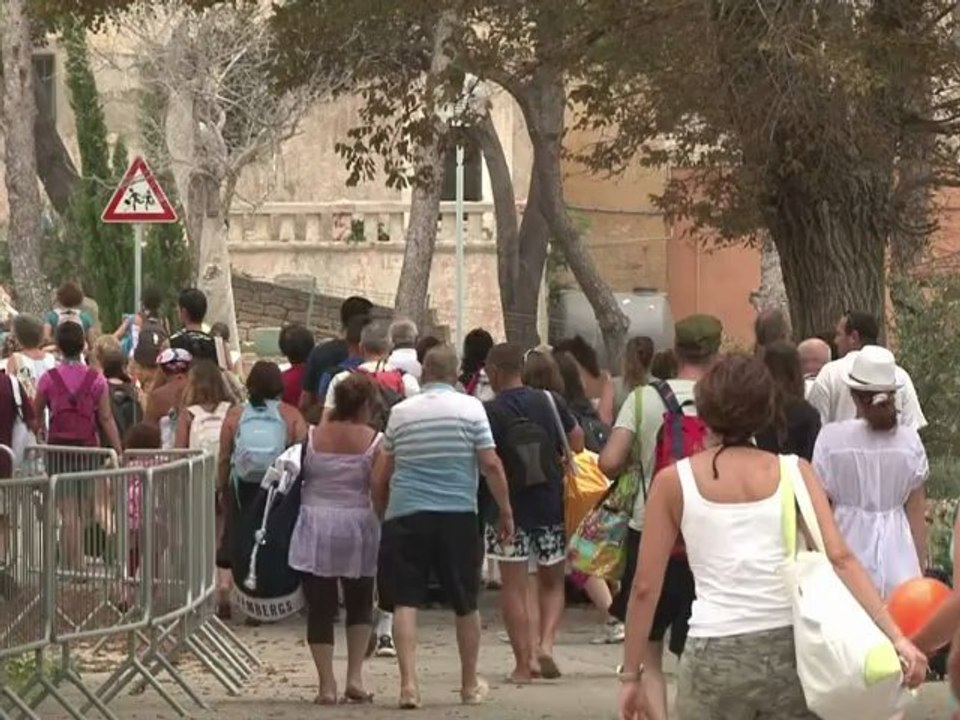 Knastbrüder kochen für Touristen