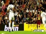 Balonazo de Messi al publico del Bernabeu desde todos los ángulos