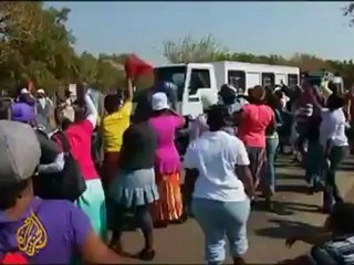 South Africa mine extends strikers' deadline