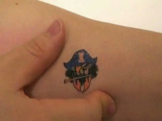 La marque de la bête - Electronique caché sous des tatouages