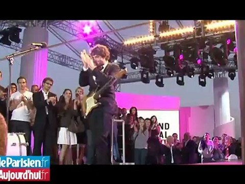 «M» fait danser Louise Bourgoin et Guillaume Canet sur la Croisette