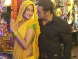 Sonakshi Sinha Refuses To Give Up Her Indian Avatar? - Bollywood Gossip