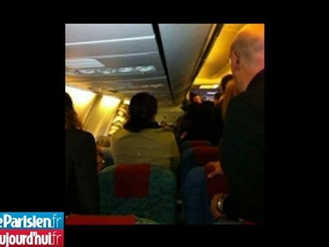 Des passagers bloquent un avion en s'opposant à l'expulsion de deux sans-papiers