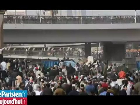 Bataille rangée entre pro et anti-Moubarak place Tahrir