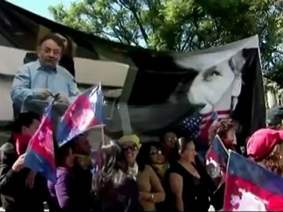 Ecuador on offensive over Assange