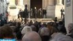 À Paris, des centaines d'anonymes rendent hommage à Annie Girardot