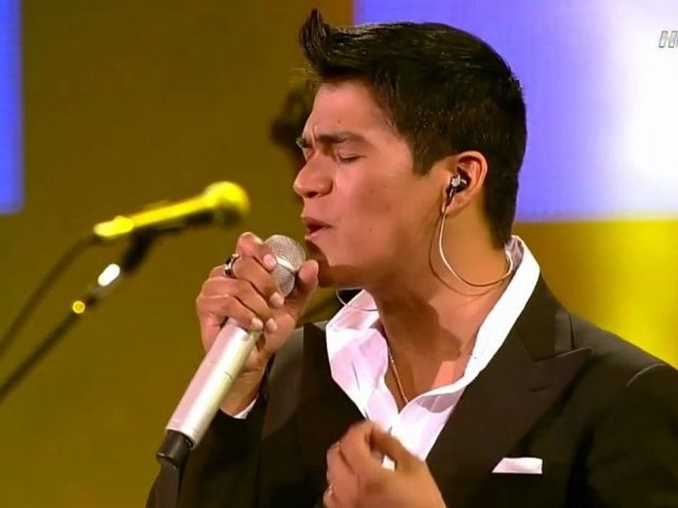 Americo (HD) - Tendria Que Llorar Por Ti - (Viña del Mar 2011)