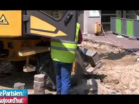 Paris XVe : obligés de se ravitailler en eau dans la rue