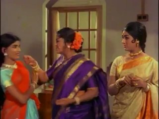 IDDARU AMMAYILU {Telugu Film} 3/4 ఇద్దరు అమ్మాయిలు