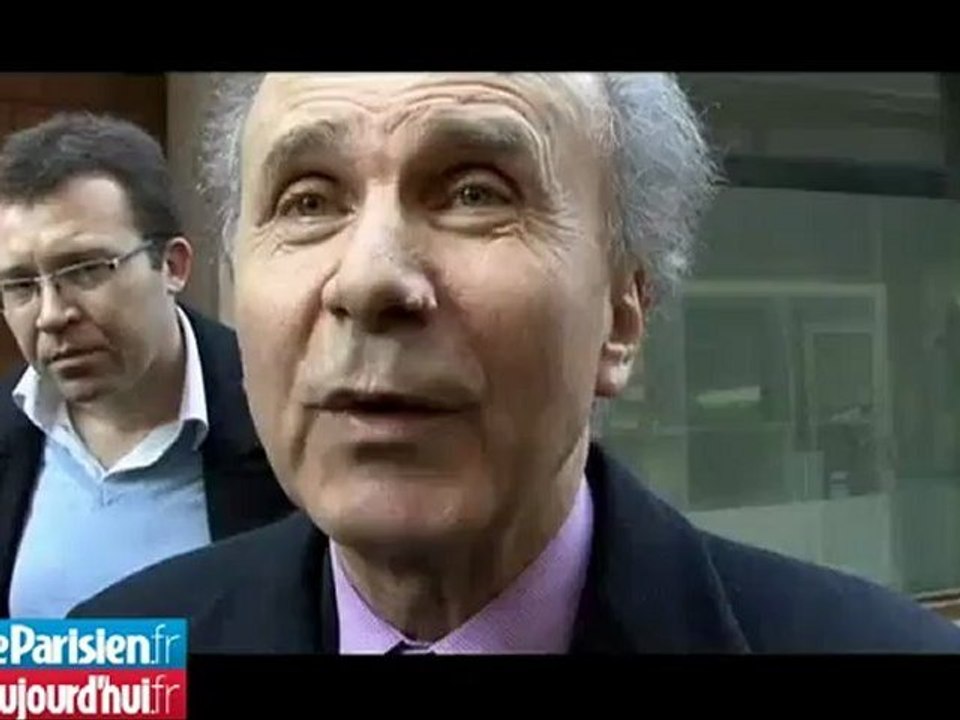 Mort de Danielle Mitterrand : des roses et des larmes rue de Bièvre