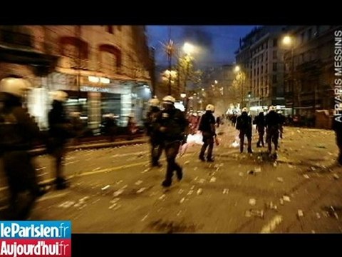 A Athènes, la colère contre la police