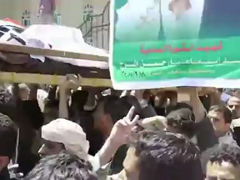 Coffins of protesters carried in Sanaa