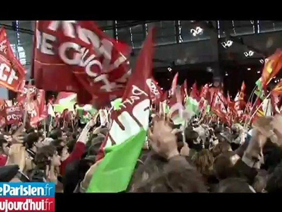 En meeting à la Porte de Versailles, Mélenchon fait vibrer ses militants