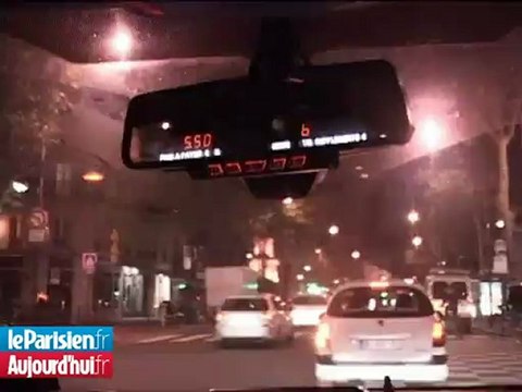 Téléviseur dans le taxi pour ne rien rater de Hollande