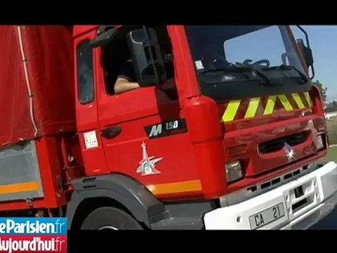 Spectaculaire incendie dans le port de Gennevilliers