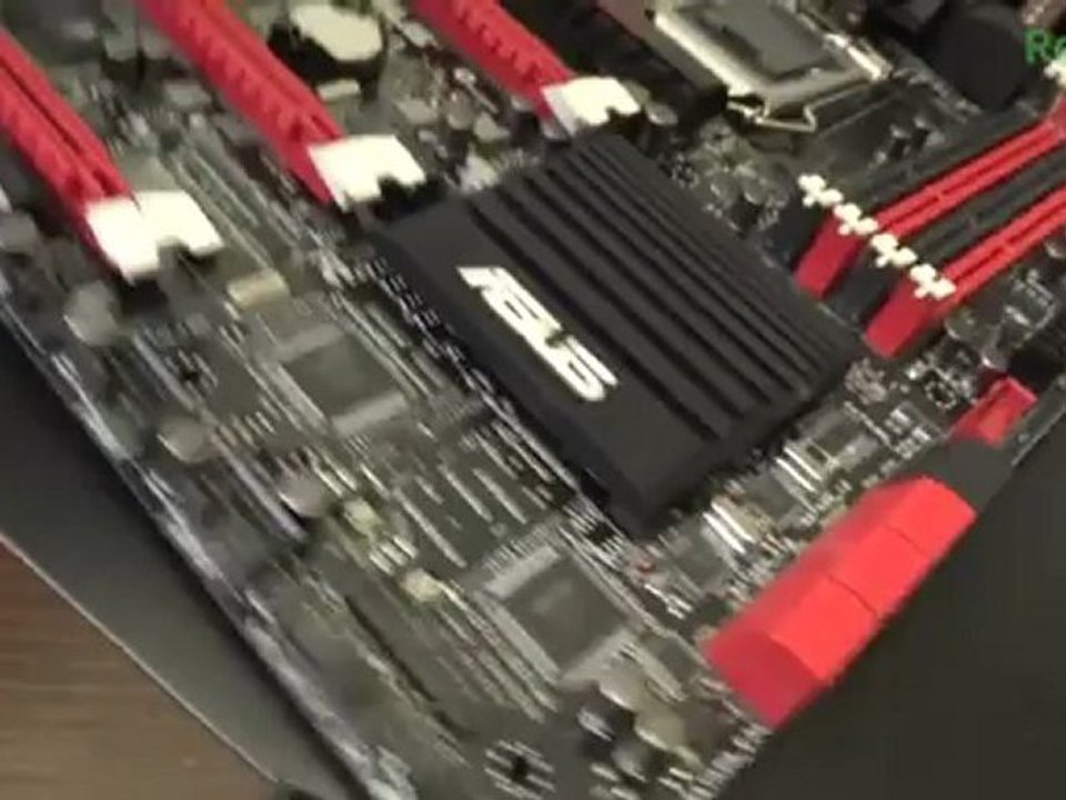 ASUS Maximus V Formula + ThunderFX Unboxing (Motherboard - UGPC 2012) - Unbox Therapy Extras