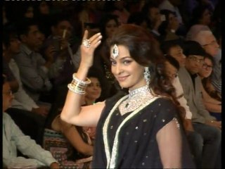 Son Of Sardar' Co-Stars Have A Tiff Over Make-Up Van - Bollywood Babes