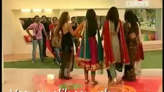 Veena Malik dancing with big boss participant girls in sadhee (Sarhee) - YouTube