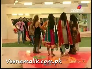 Veena Malik dancing with big boss participant girls in sadhee (Sarhee) - YouTube
