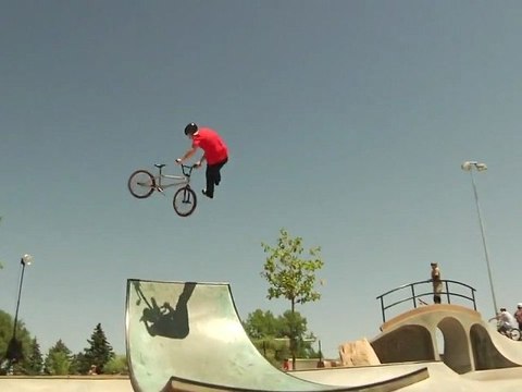 DC Shoes - Aim to Miss BMX Tour