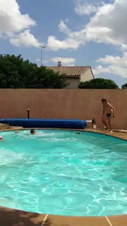 Piscine cers entre amis