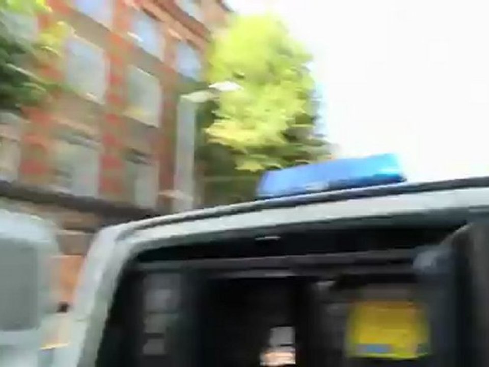 Anti-sharia Femenist Protesters Paris Action Arrest