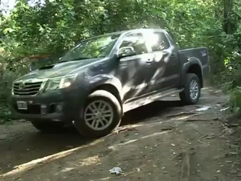 Toyota Hilux 2013,hilux 2013,hilux 2014,3.0g,2.5E,máy dầu,giá xe toyota hilux 2013(360p_H.264-AAC)