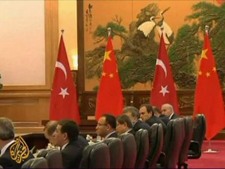 Syrian forces fire on camp in Turkey