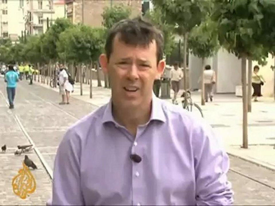 Third Greek party leader tries to form coalition