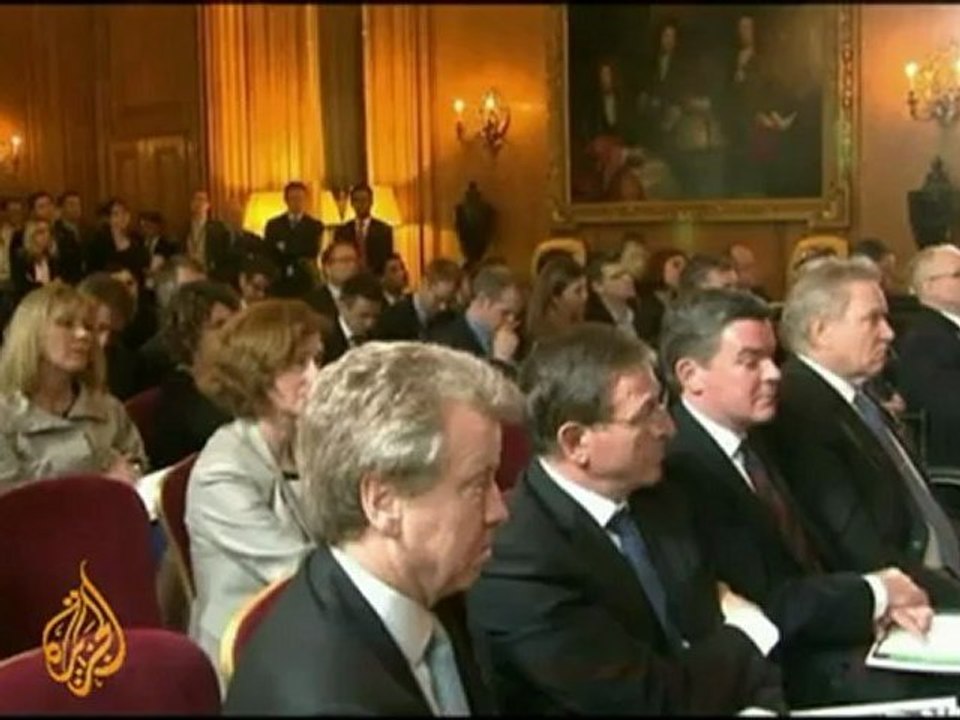 UK minister denies colluding with Murdochs