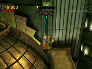 Lego Batman 2 : DC Super Heroes - Réparer l’hélico dans le théâtre du port