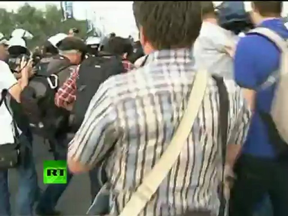Poland, Russia clashes: New footage of Euro 2012 fan fights in Warsaw