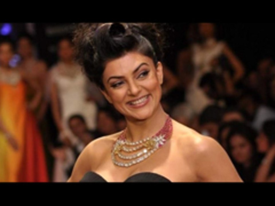 Sushmita Sen Sizzles On Ramp For Birdichand Ghanshyadas @ IIJW 2012