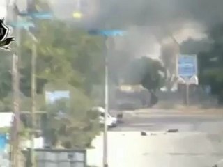 Syria فري برس  حمص كتائب الفاروق إستهداف عربة للشبيحة امام مبنى فرع المخابرات الجوية بحمص طريق حماة 23 8 2012