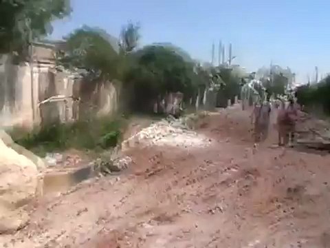 Syrs فري برس ريف حلب - إبين - آثار القصف بالميغ على حزانو -23-8-2012 ‫ج1