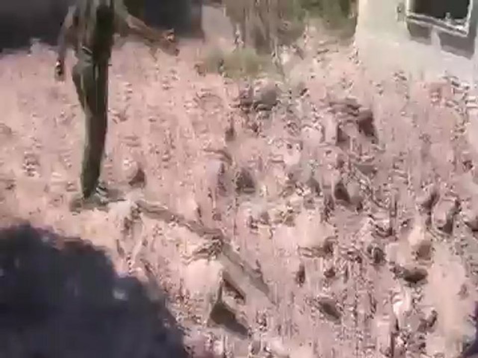 Syrs فري برس  ريف حلب - إبين - آثار القصف بالميغ على حزانو -23-8-2012 ‫ج3