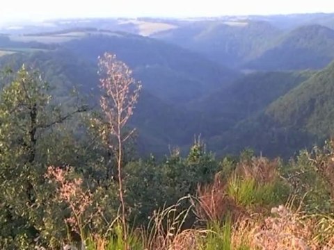 Roc de Miramont au pays des 100 vallées Naucelle