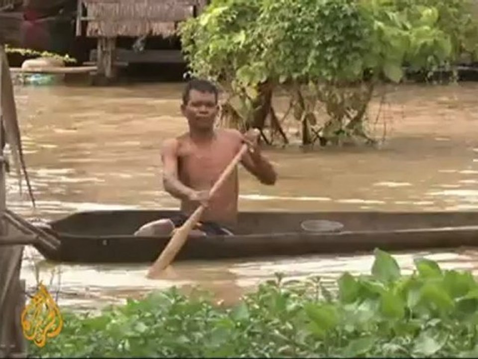Floods threaten to starve Cambodians