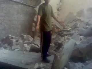 Syria فري برس  حلب __ حي الجزماتي والميسرفي مدينة حلب من هنا مر الطيران الميغ والقا حقده على منازل المدنيين 23_8_2012