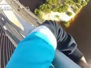 Киевский экстремал на Южном мосту