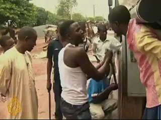 Nigeria oil workers threaten strike
