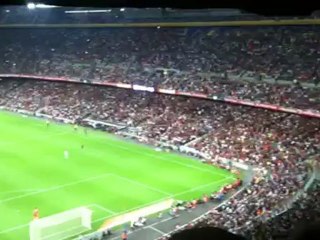 Κύμα στις εξέδρες του Καμπ Νου