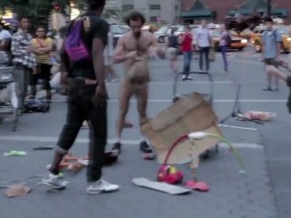 Matthew Silver agressé sans raison par un voyou